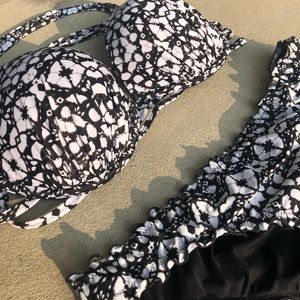 Black and white bikini set